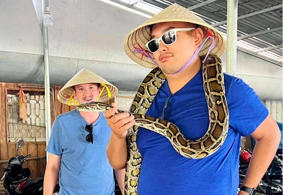 Chụp ảnh cùng trăn